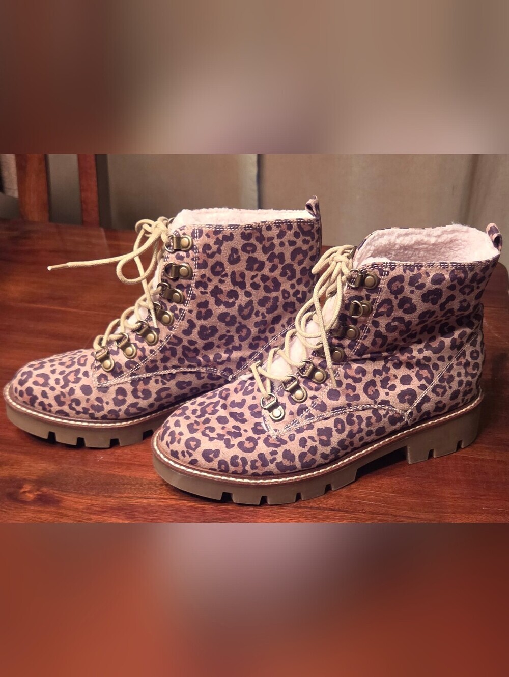 EUC White Mountain Leopard Print Sherpa lined Combat Ankle Boots Womens size 11
